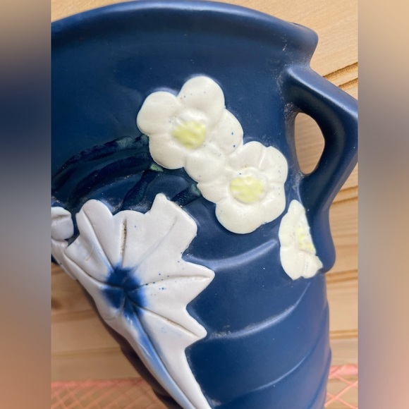 Roseville (Reproduction) Wall Pocket Blue with Leaves LUFFA - Picture 2 of 6